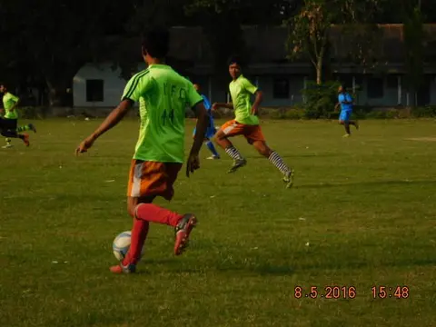 Passing to his friend